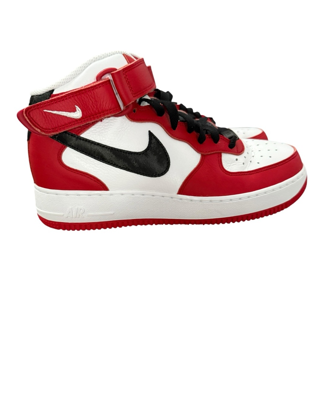 Nike Air Force 1 Women’s ‘Bred By You’ Chicago Bulls Color Way, Size 8.